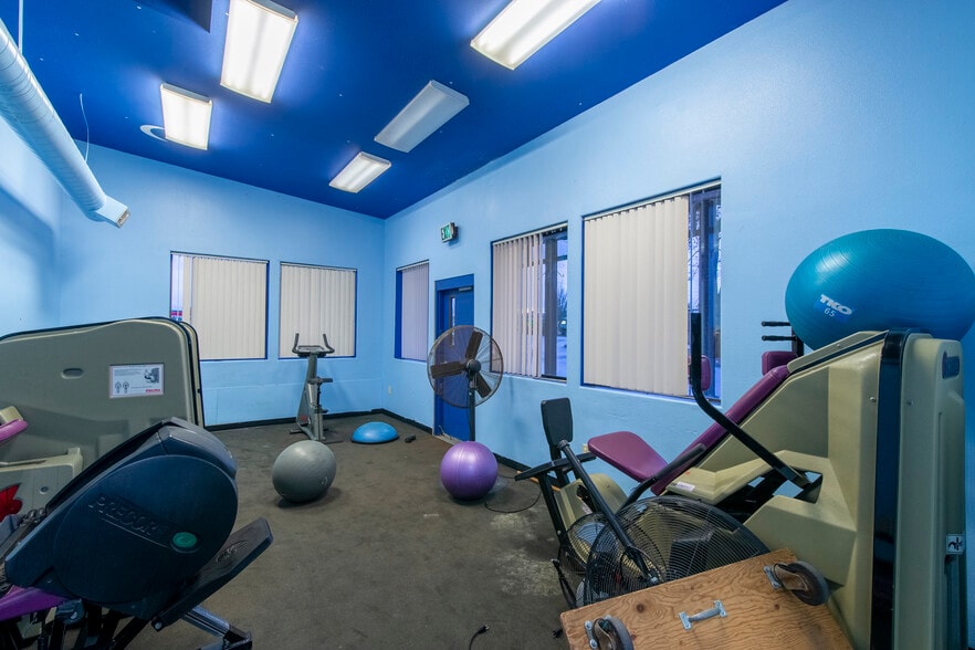 More Photos Of 1713 Beavercreek Rd, Oregon City Freestanding For Lease