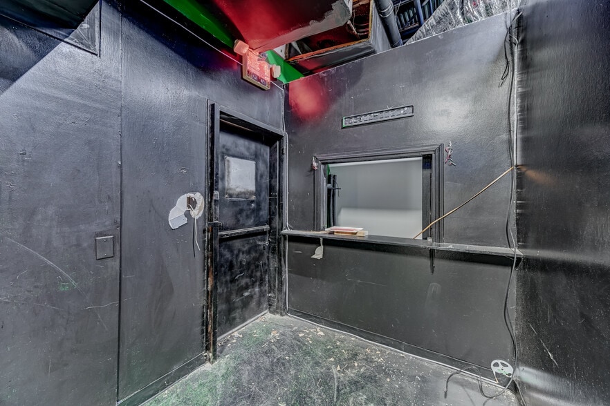 More Photos Of 324 Fm-1960 Rd, Houston General Retail For Sale