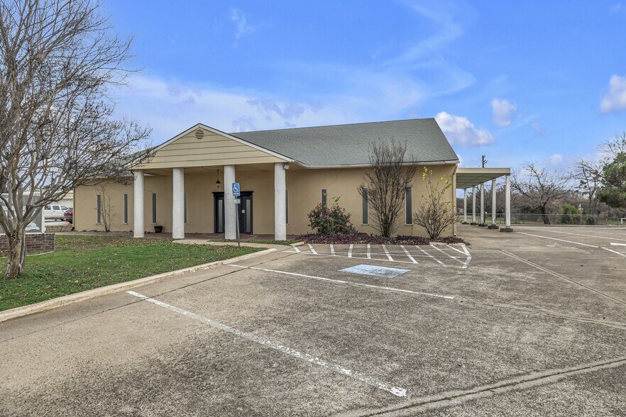 More Photos Of 5704 James Ave, Fort Worth Funeral Home For Sale