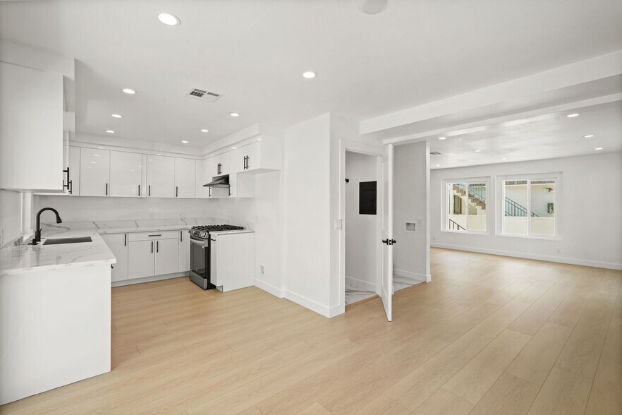 More Photos Of 7010 Lennox Ave, Van Nuys Apartments For Sale