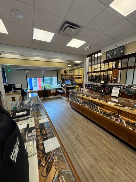 More Photos Of 105 New House Dr, Charlottesville Restaurant For Lease