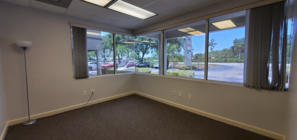 More Photos Of 17595 S Tamiami Trl, Fort Myers Medical For Lease