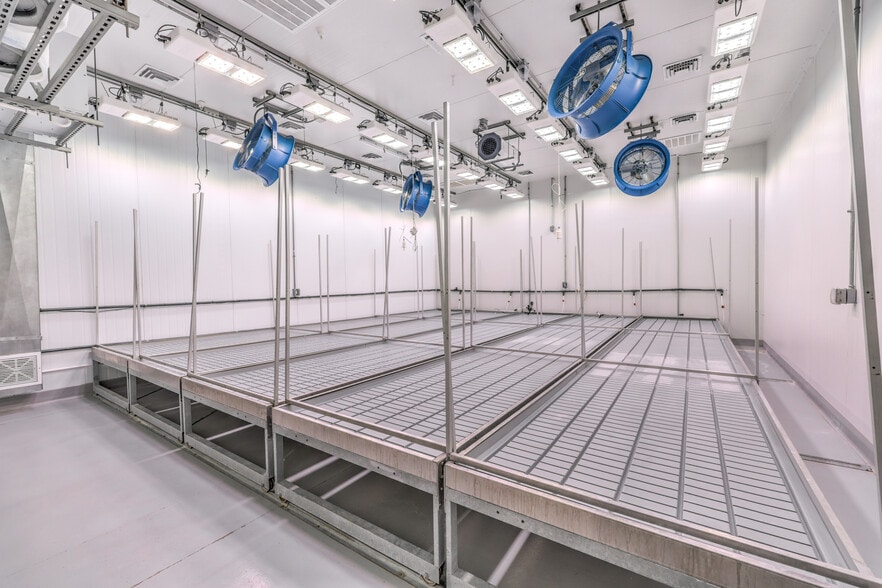 More Photos Of 4333 W Tropicana Ave, Las Vegas Service For Sale