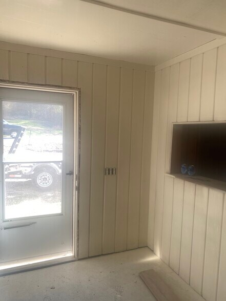 More Photos Of 2184 US-63, Hardy Freestanding For Lease