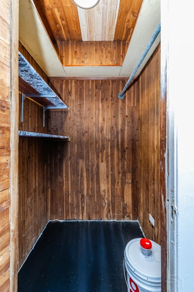 More Photos Of 7751 S Phillips Ave, Chicago Industrial For Sale