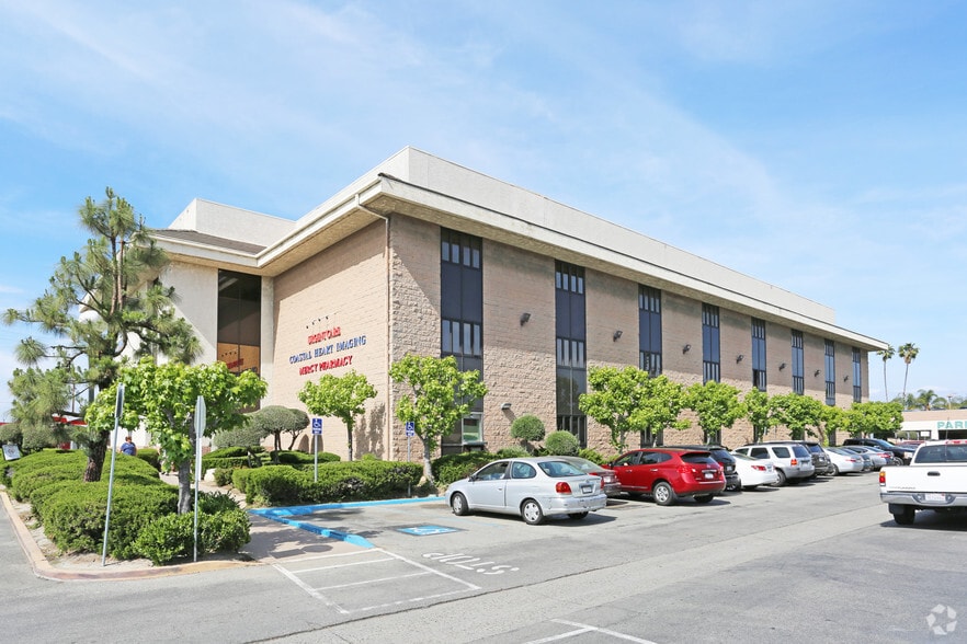 Primary Photo Of 2621 S Bristol St, Santa Ana Medical For Lease