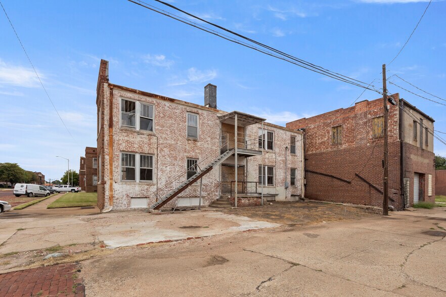 More Photos Of 201 N 3rd St, Ponca City Apartments For Sale