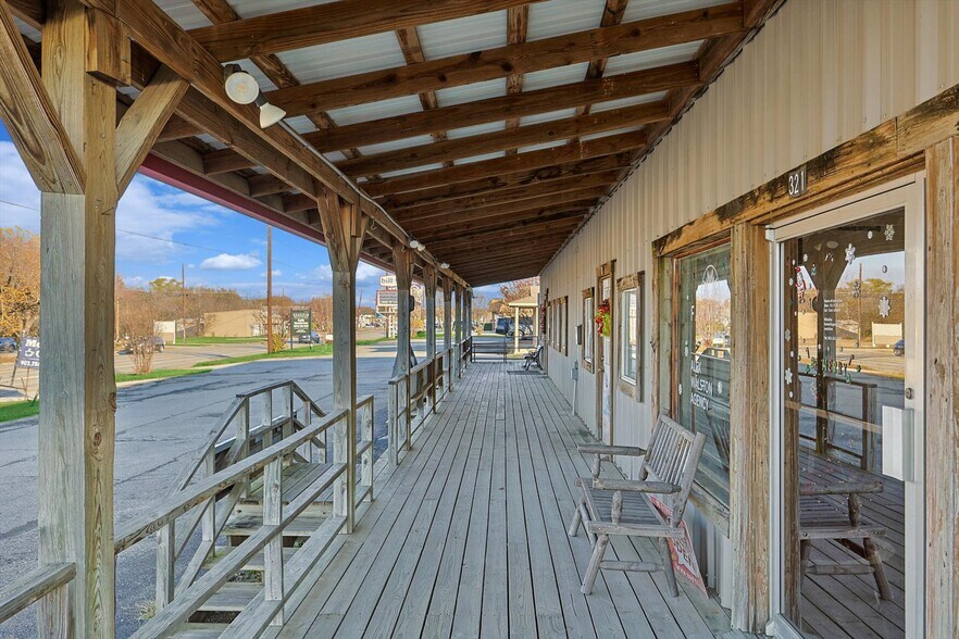 More Photos Of 317 W FM 120, Pottsboro General Retail For Sale