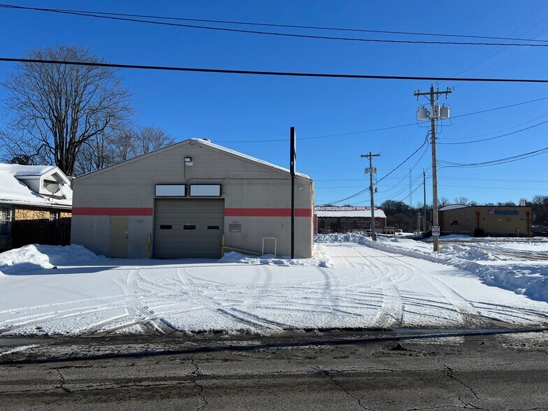 More Photos Of 1990 Dixie Hwy, Hamilton Flex For Sale