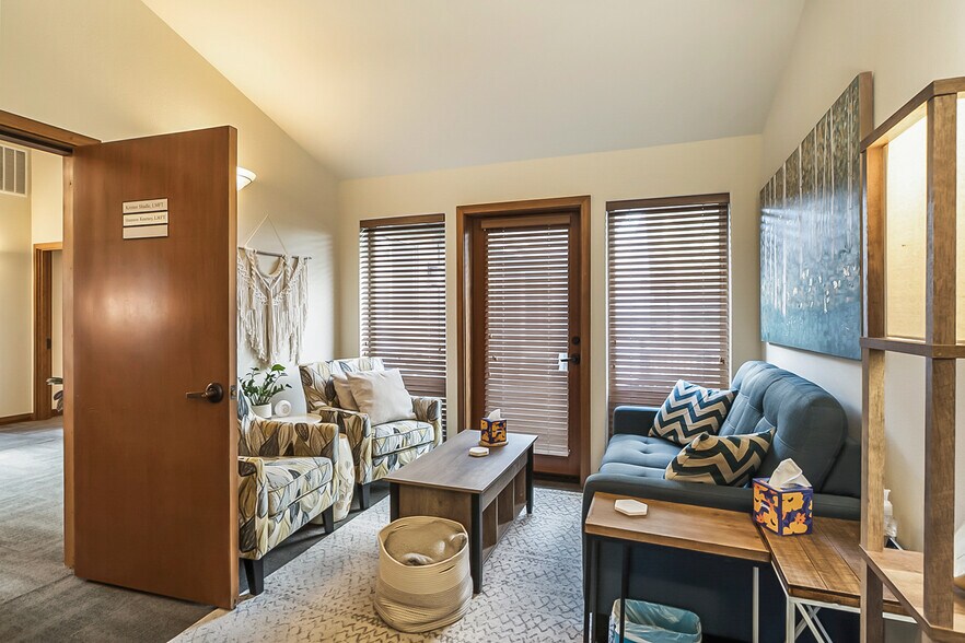 More Photos Of 336 NE Norton Ave, Bend Office For Sale