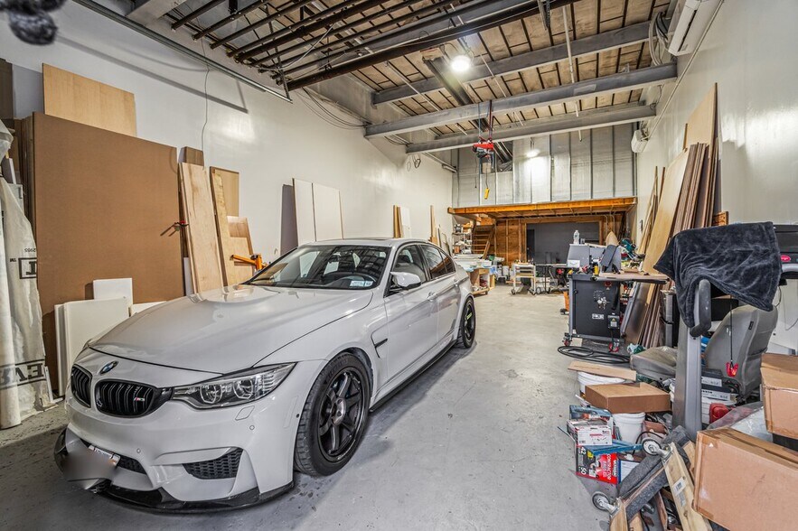 More Photos Of 75 Windsor Ave, Mineola Warehouse For Sale