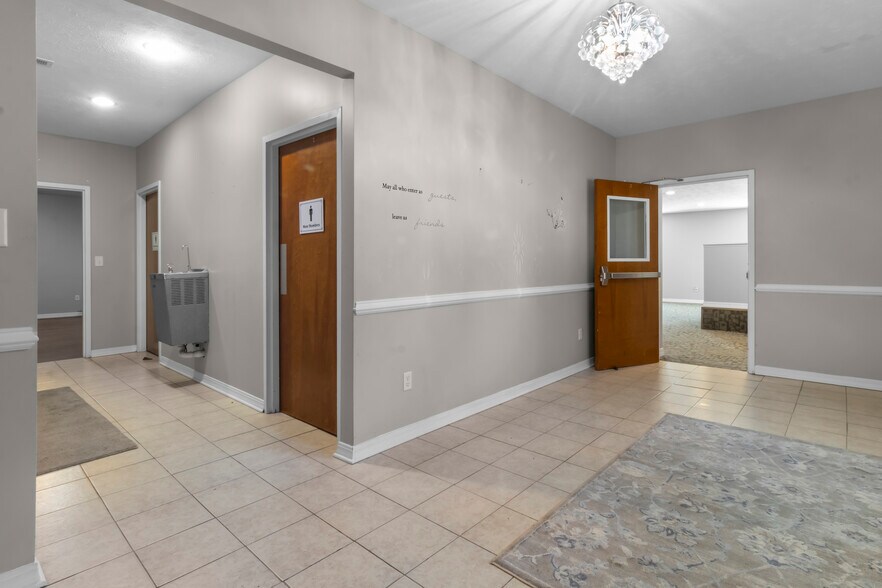 More Photos Of 10540 Jessup Blvd, Carmel Flex For Lease