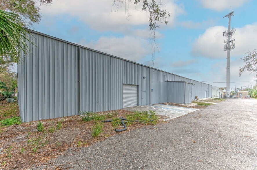 More Photos Of 2250 10th St SE, Largo Distribution For Sale