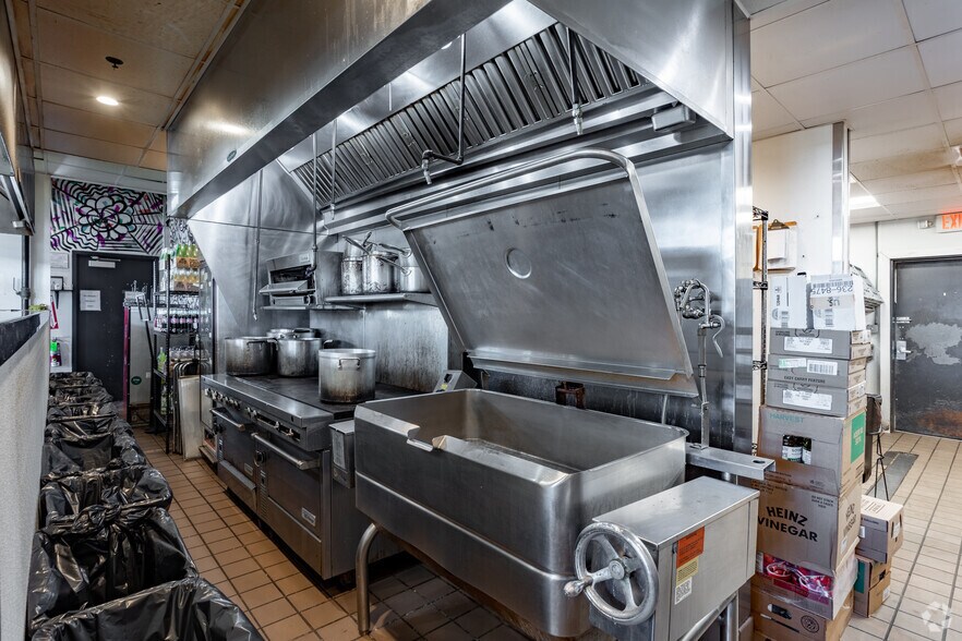 More Photos Of 3941 Erie St, Willoughby General Retail For Sale