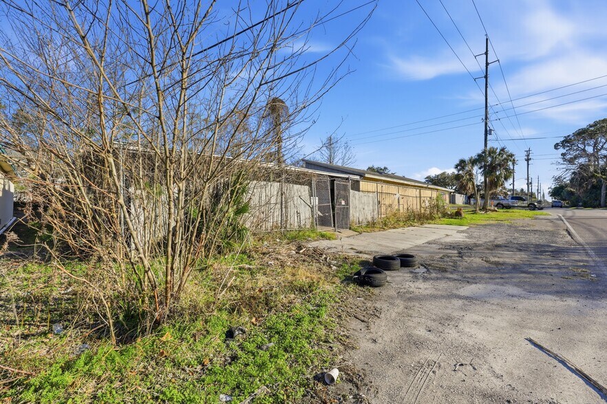 More Photos Of 4545 Saint Johns Ave, Jacksonville Service For Sale