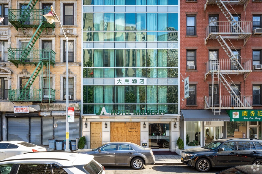 More Photos Of 52 Mulberry St, New York Hospitality For Sale