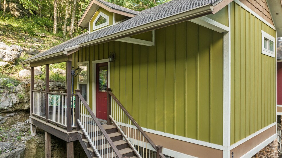 More Photos Of 275 N Main St, Eureka Springs Hotel For Sale