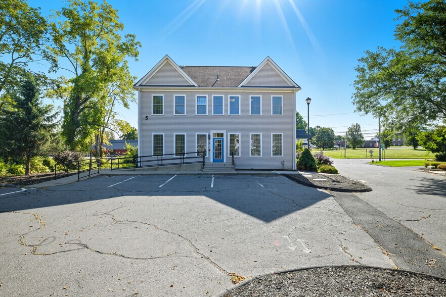 More Photos Of 5 Creamery Brk, East Granby Office For Sale