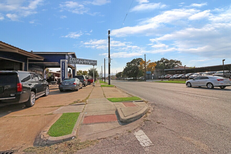 More Photos Of 1106 Wayside Dr, Houston Auto Repair For Sale