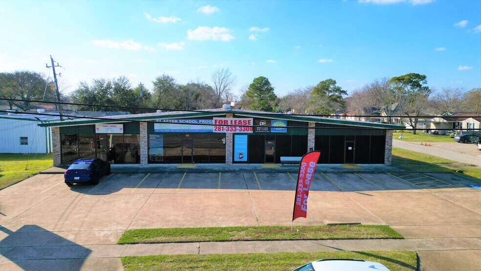 More Photos Of 4502-4504 Center St, Deer Park Freestanding For Lease