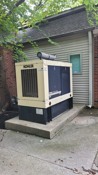 More Photos Of 2416 Memorial Blvd, Springfield Storefront Retail Office For Sale