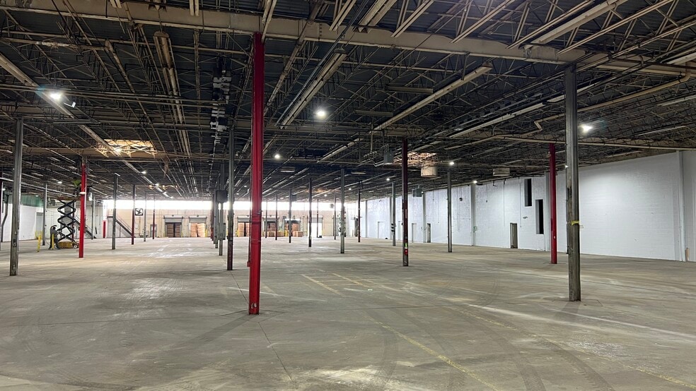 More Photos Of 2112 S Green St, Tupelo Warehouse For Lease