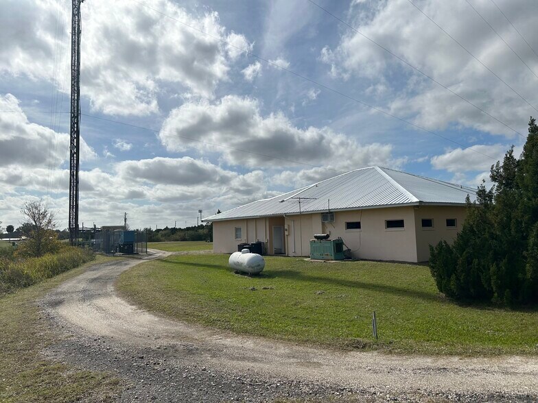 More Photos Of 7891 US Highway 17 S, Zolfo Springs Office For Sale