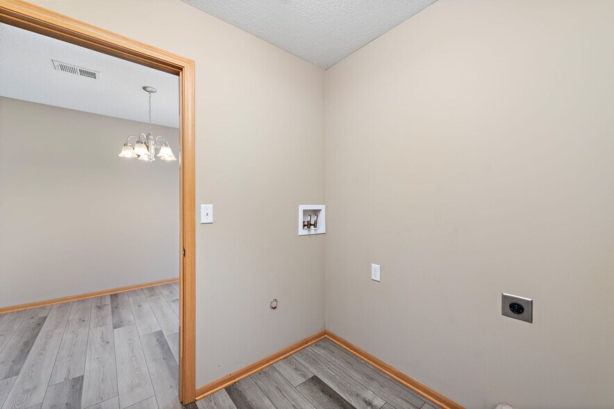 More Photos Of 4880-5015 Queen Ridge Ave, Kansas City Apartments For Sale