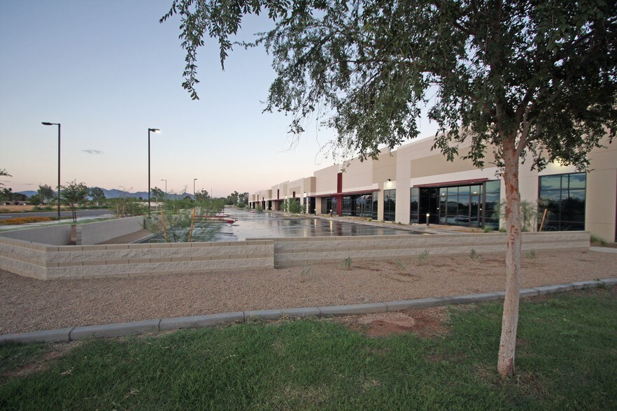More Photos Of 13765 W Auto Dr, Goodyear Distribution For Lease