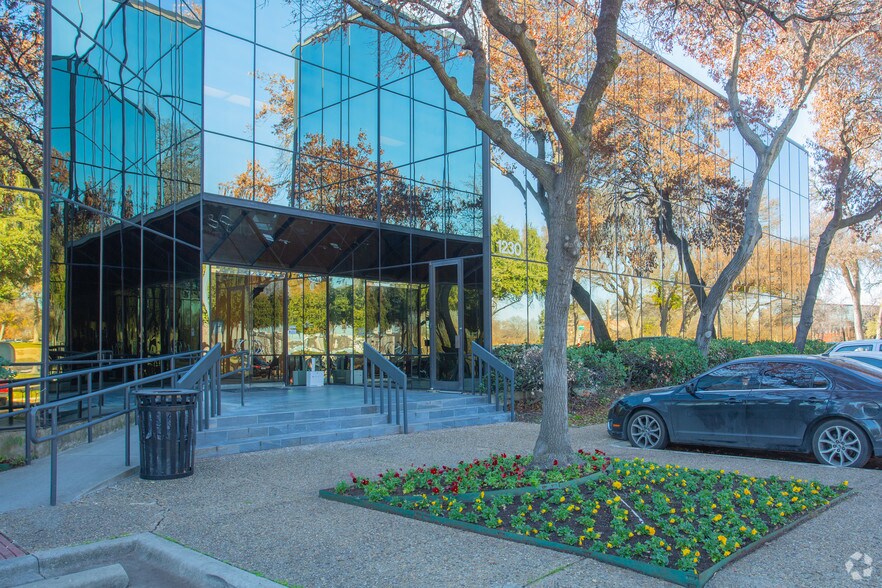 More Photos Of 1230 River Bend Dr, Dallas Unknown For Lease