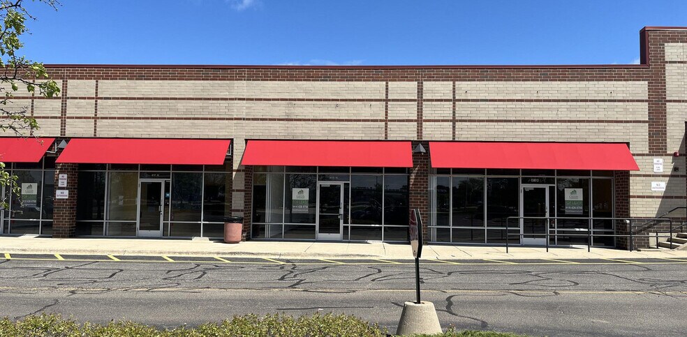 More Photos Of 401-445 N Weber Rd, Romeoville Unknown For Lease