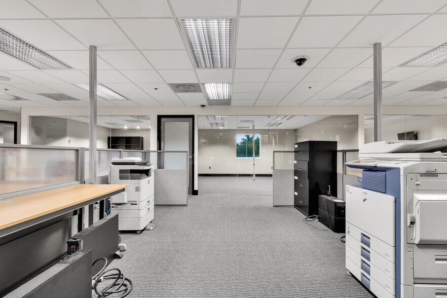More Photos Of 12595 SW 137th Ave, Miami Office Residential For Lease