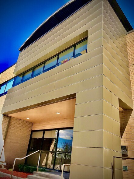 More Photos Of 14001 Ridgedale Dr, Minnetonka Medical For Lease