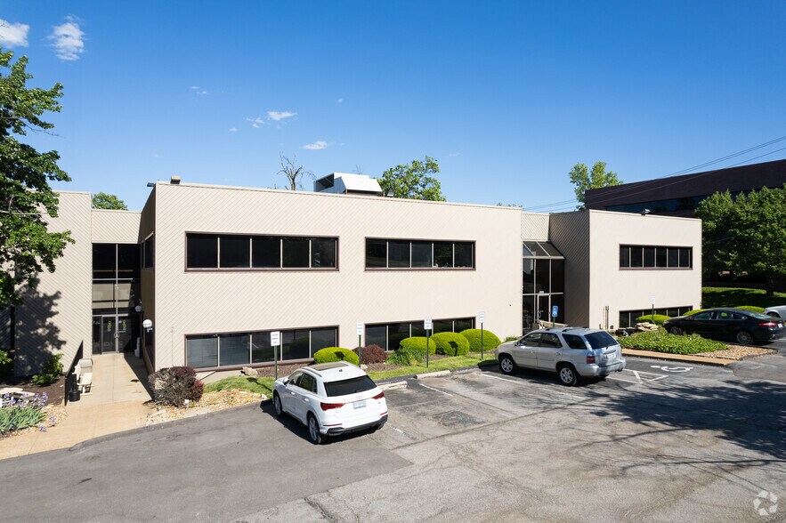 More Photos Of 711 Old Ballas Rd, Creve Coeur Office For Sale