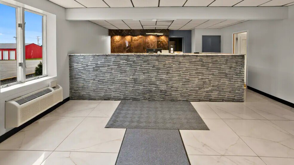 More Photos Of 30 Access Hwy, Caribou Hotel For Sale