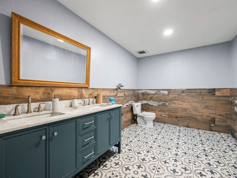 More Photos Of 4239 N 40th Ave, Phoenix Warehouse For Sale