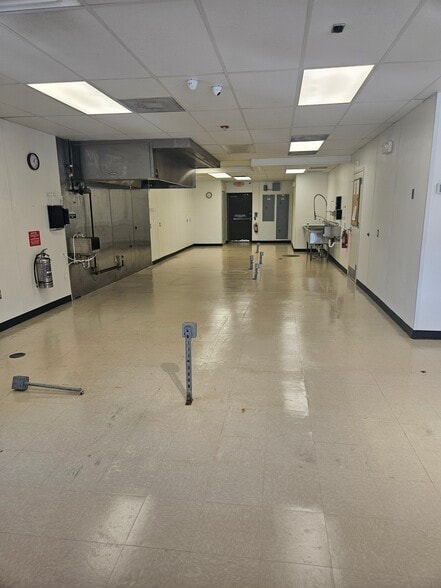 More Photos Of 1805 W Main St, Norman Storefront For Lease