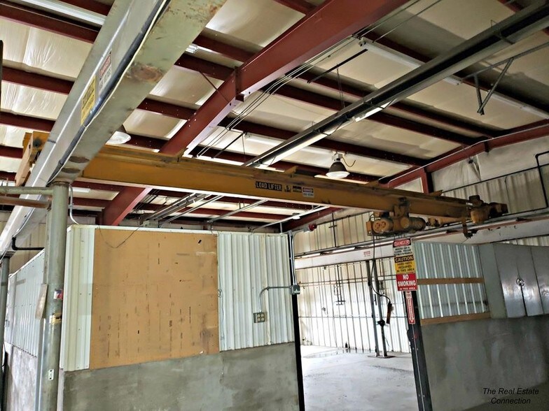 More Photos Of 415 Alan Rd, Powell Distribution For Lease