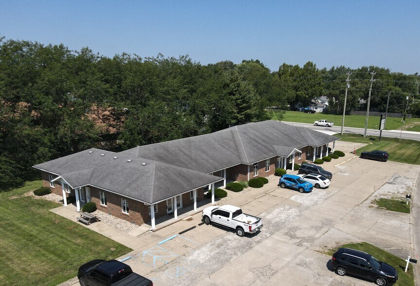 More Photos Of 1070 Windsor Rd, Terre Haute Office For Lease