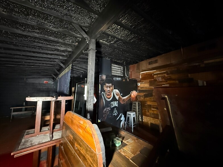 More Photos Of 2941 E Houston St, San Antonio Convenience Store For Lease