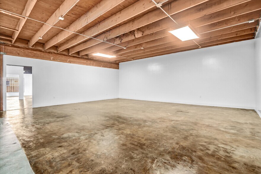 More Photos Of 520 W Pacific Coast Hwy, Long Beach Flex For Sale