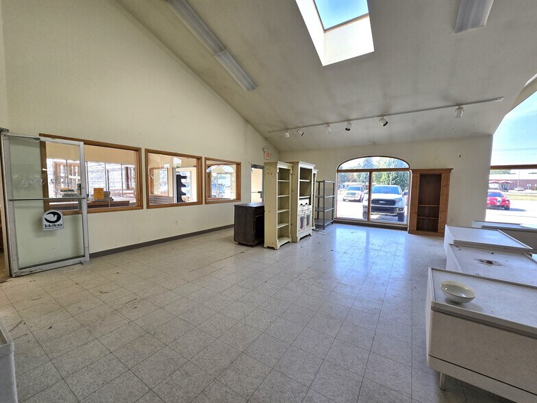 More Photos Of 1717 S Euclid Ave, Bay City Garden Center For Sale