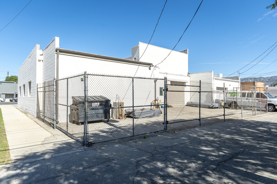 More Photos Of 3220 W Burbank Blvd, Burbank Warehouse For Lease