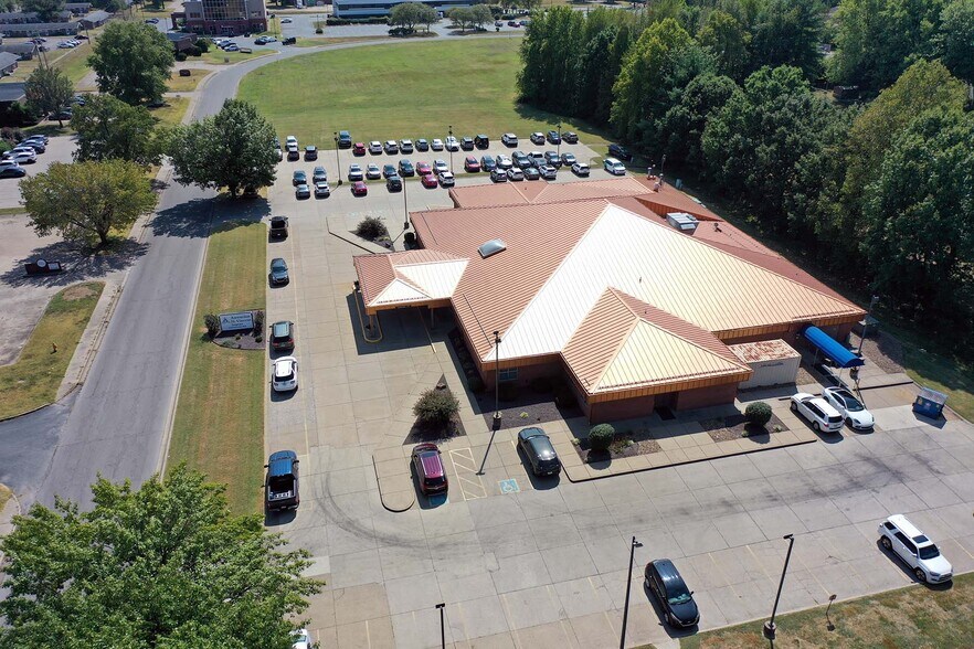 More Photos Of 1125 Professional Blvd, Evansville Medical For Sale
