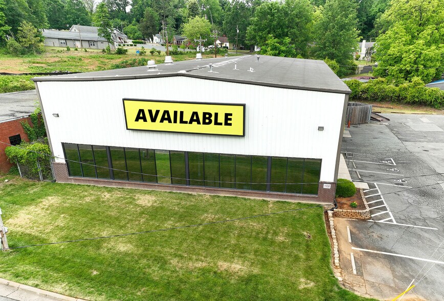 More Photos Of 1108 Thomasboro Rd, Charlotte Showroom For Lease