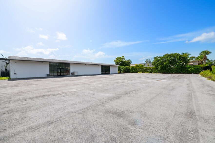 More Photos Of 80 NW 72nd St, Miami Storefront Retail Office For Lease