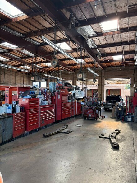 More Photos Of 275 E Walnut Way, Fullerton Auto Repair For Lease