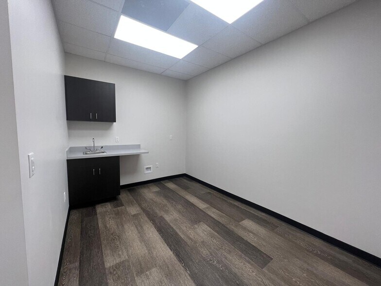 More Photos Of 600 E Amber St, San Antonio Medical For Sale