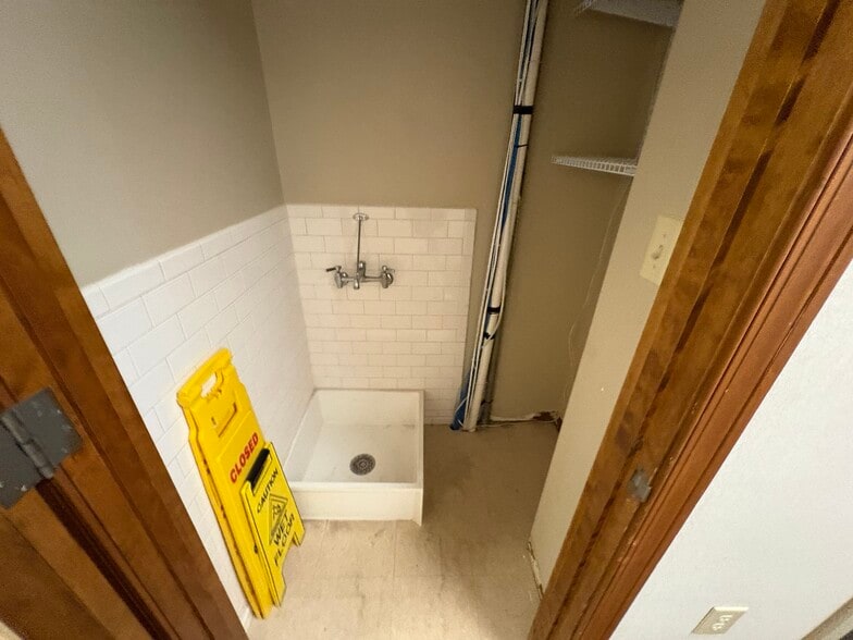 More Photos Of 3550 N Washington Blvd, Indianapolis Medical For Lease