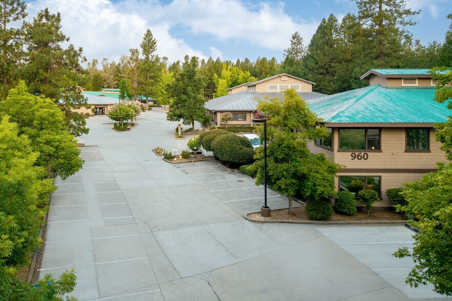 More Photos Of 944 McCourtney Rd, Grass Valley Unknown For Lease